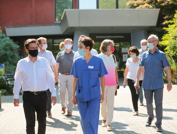 Auf Sommertour: Thomas Kutschaty (SPD), hier gemeinsam mit Dr. med. Anette Voigt